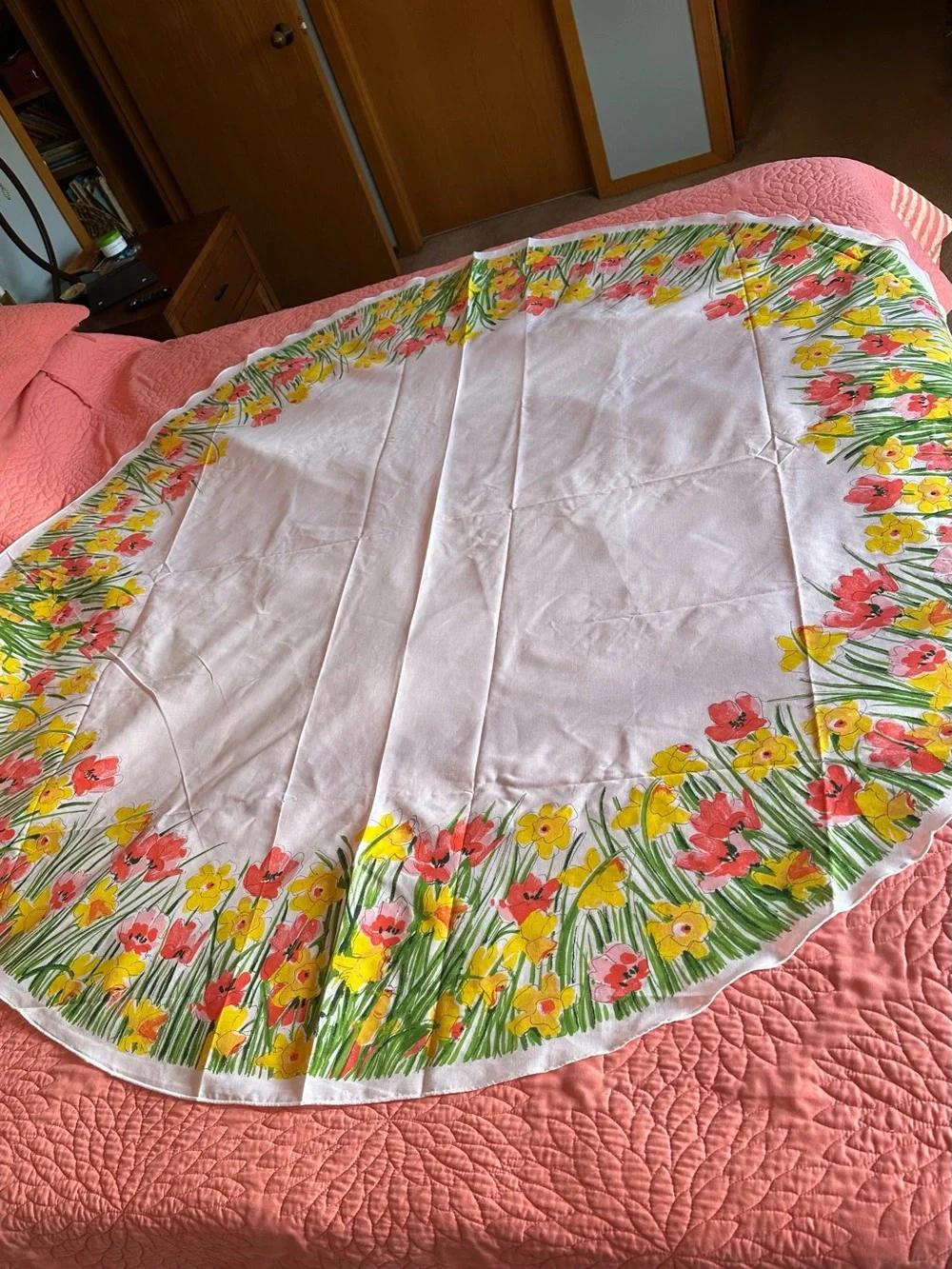 Vera Floral Print Table Cloth-70 inch round